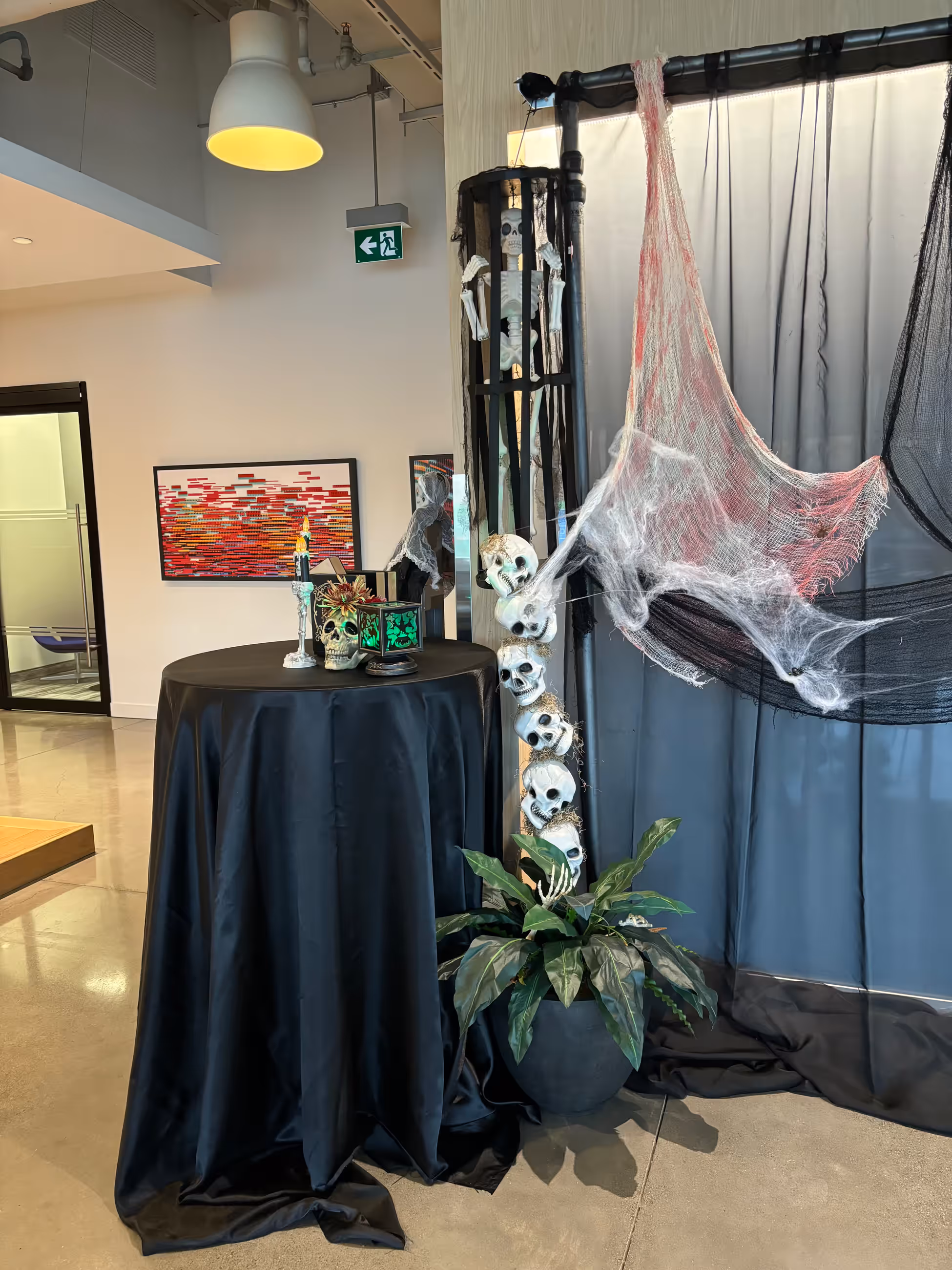 Skull garland spiderweb corner display office