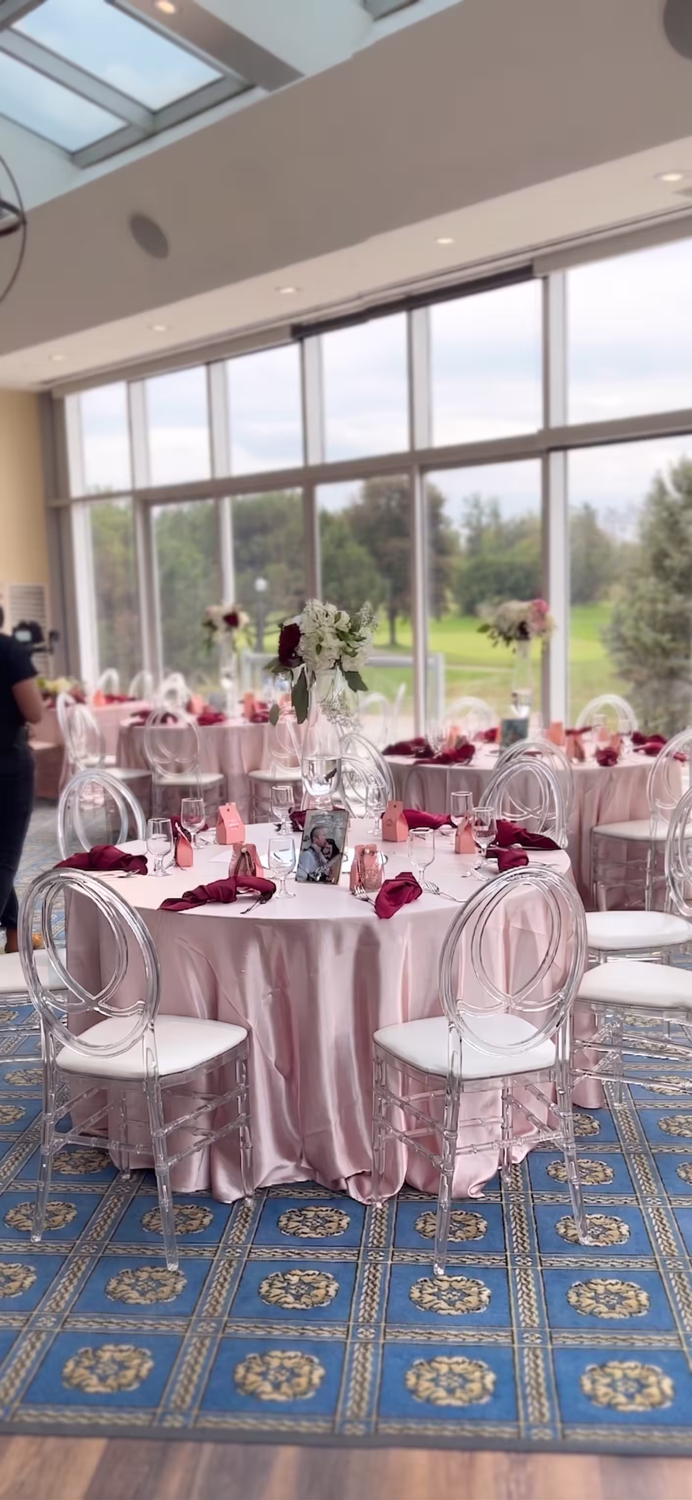 Pink burgundy wedding table decor