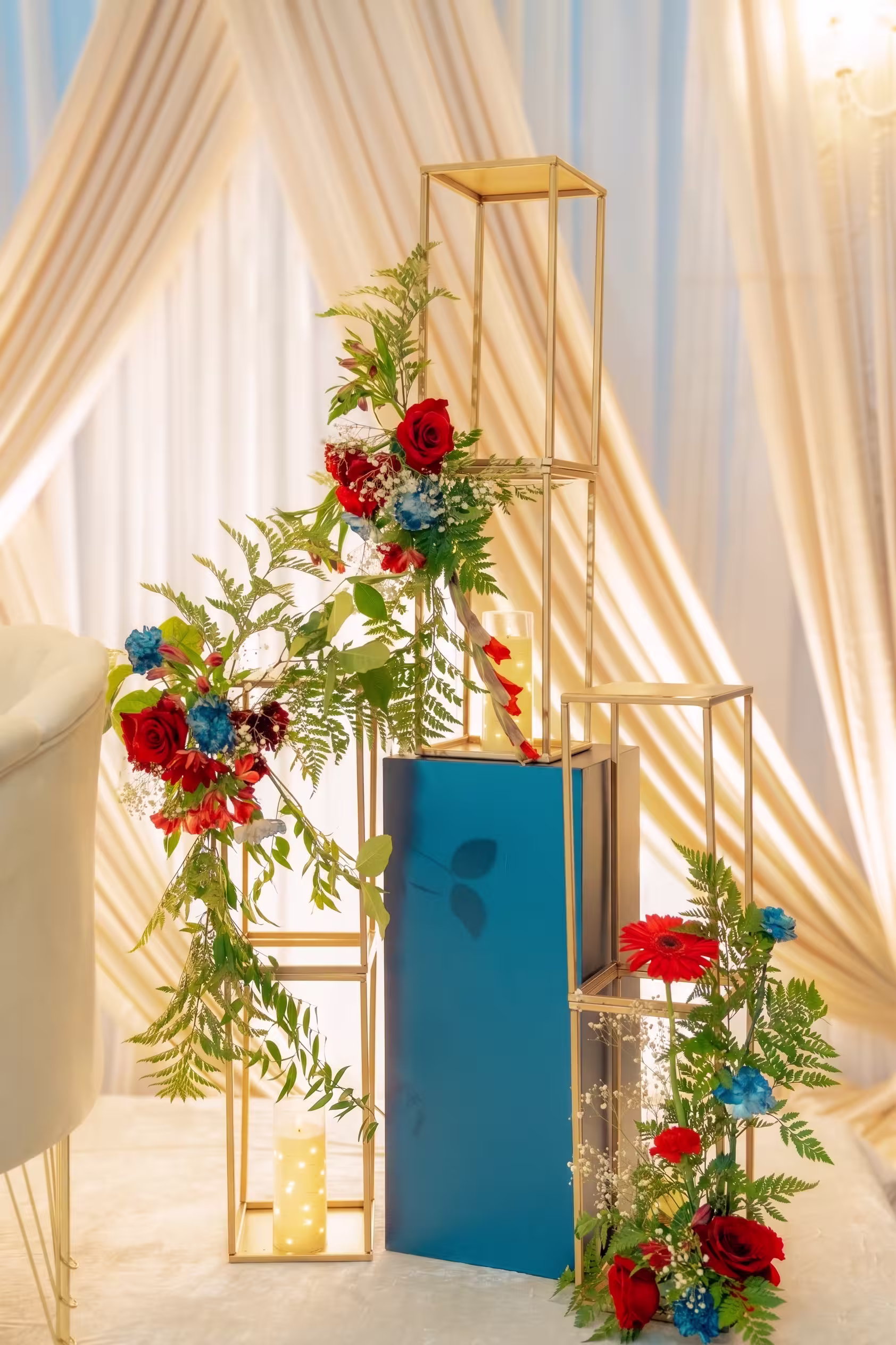 Red blue flowers on gold pillars