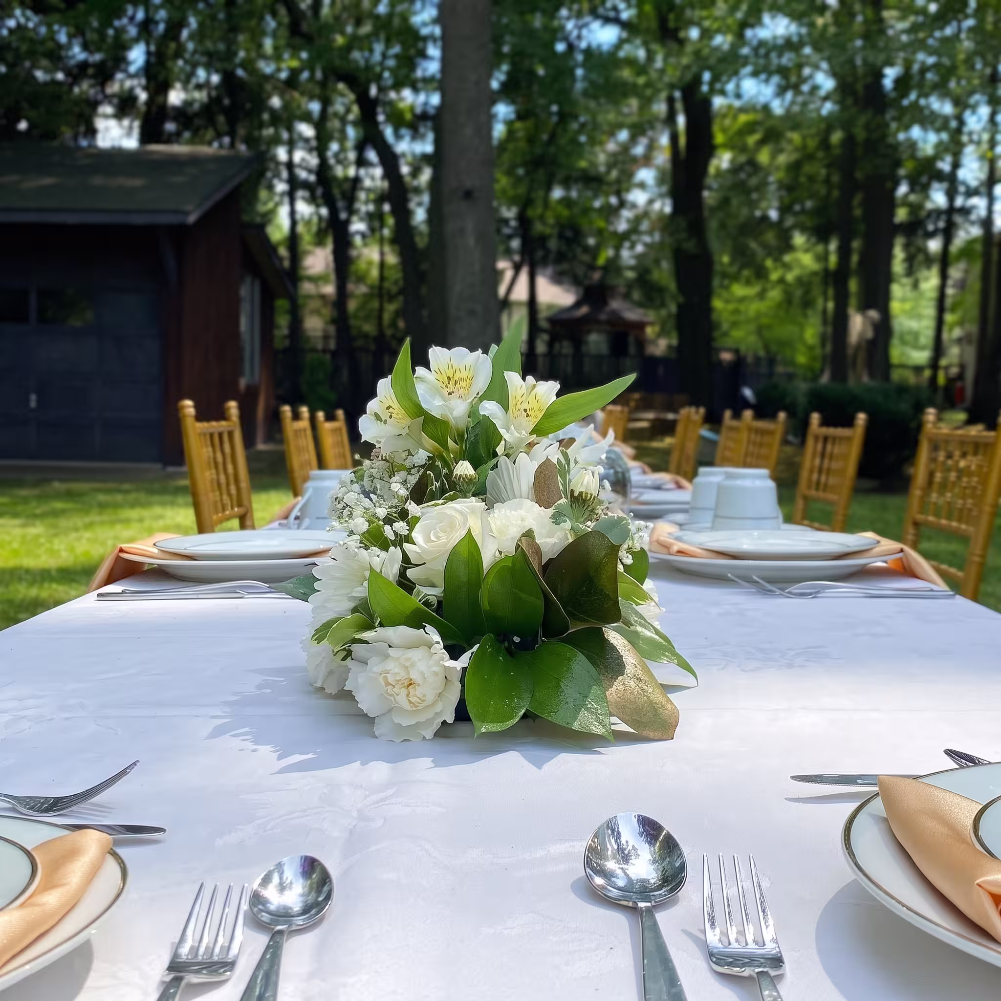 White green outdoor table centerpiece