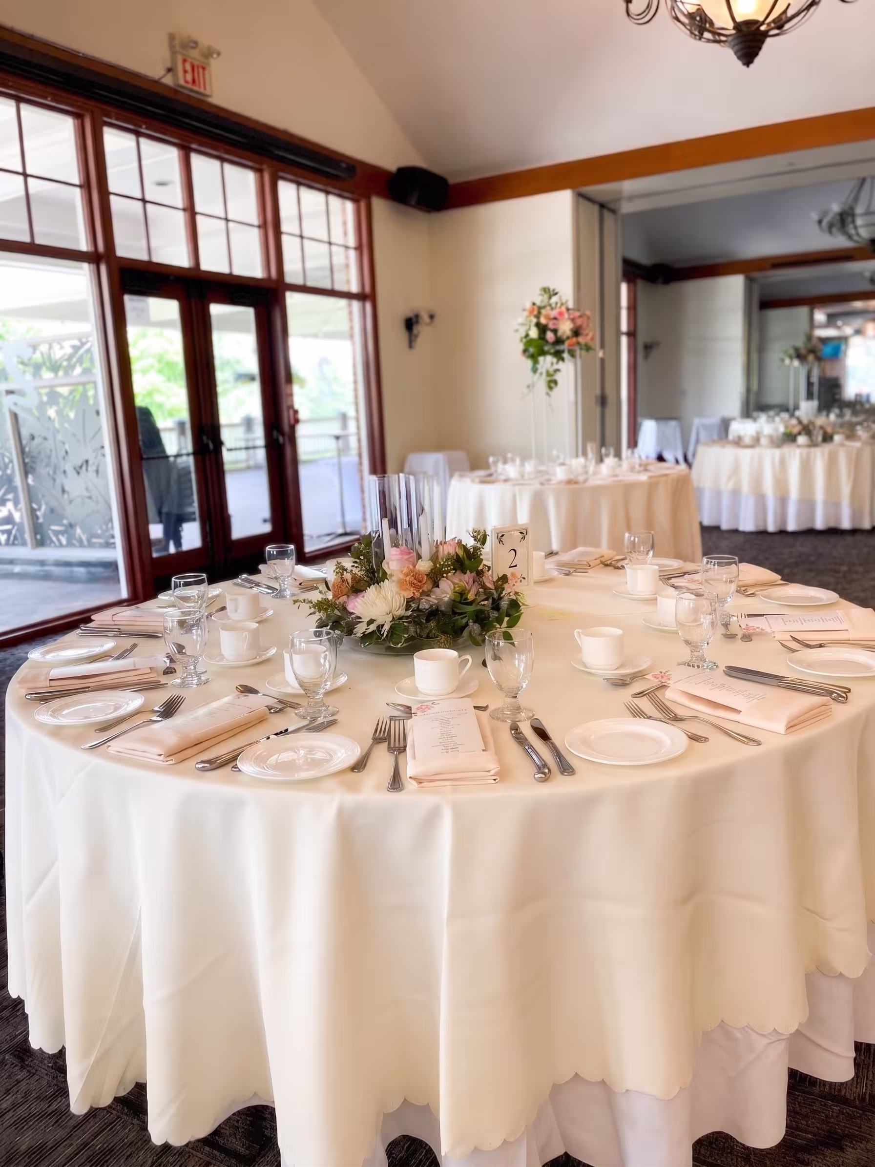 Pastel floral round table decor